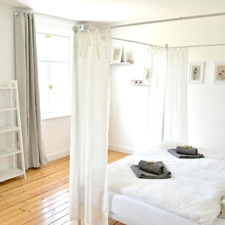 White Midsommar - Stilvolle Wohnung, 3 Schlafzimmer, Wohnzimmer, Kueche ランツフート エクステリア 写真