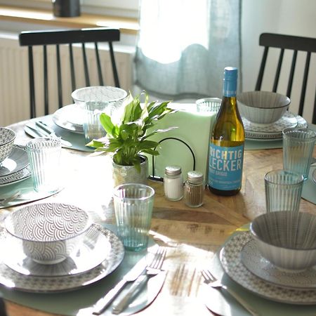 White Midsommar - Stilvolle Wohnung, 3 Schlafzimmer, Wohnzimmer, Kueche ランツフート エクステリア 写真