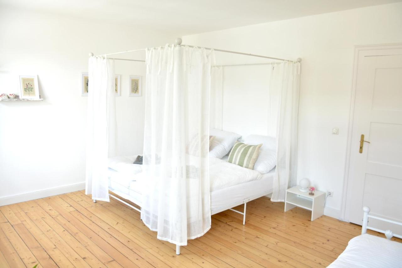 White Midsommar - Stilvolle Wohnung, 3 Schlafzimmer, Wohnzimmer, Kueche ランツフート エクステリア 写真
