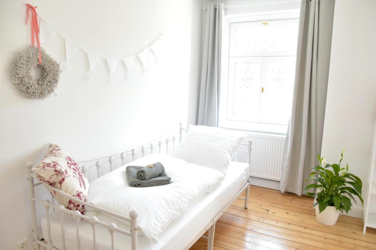 White Midsommar - Stilvolle Wohnung, 3 Schlafzimmer, Wohnzimmer, Kueche ランツフート エクステリア 写真