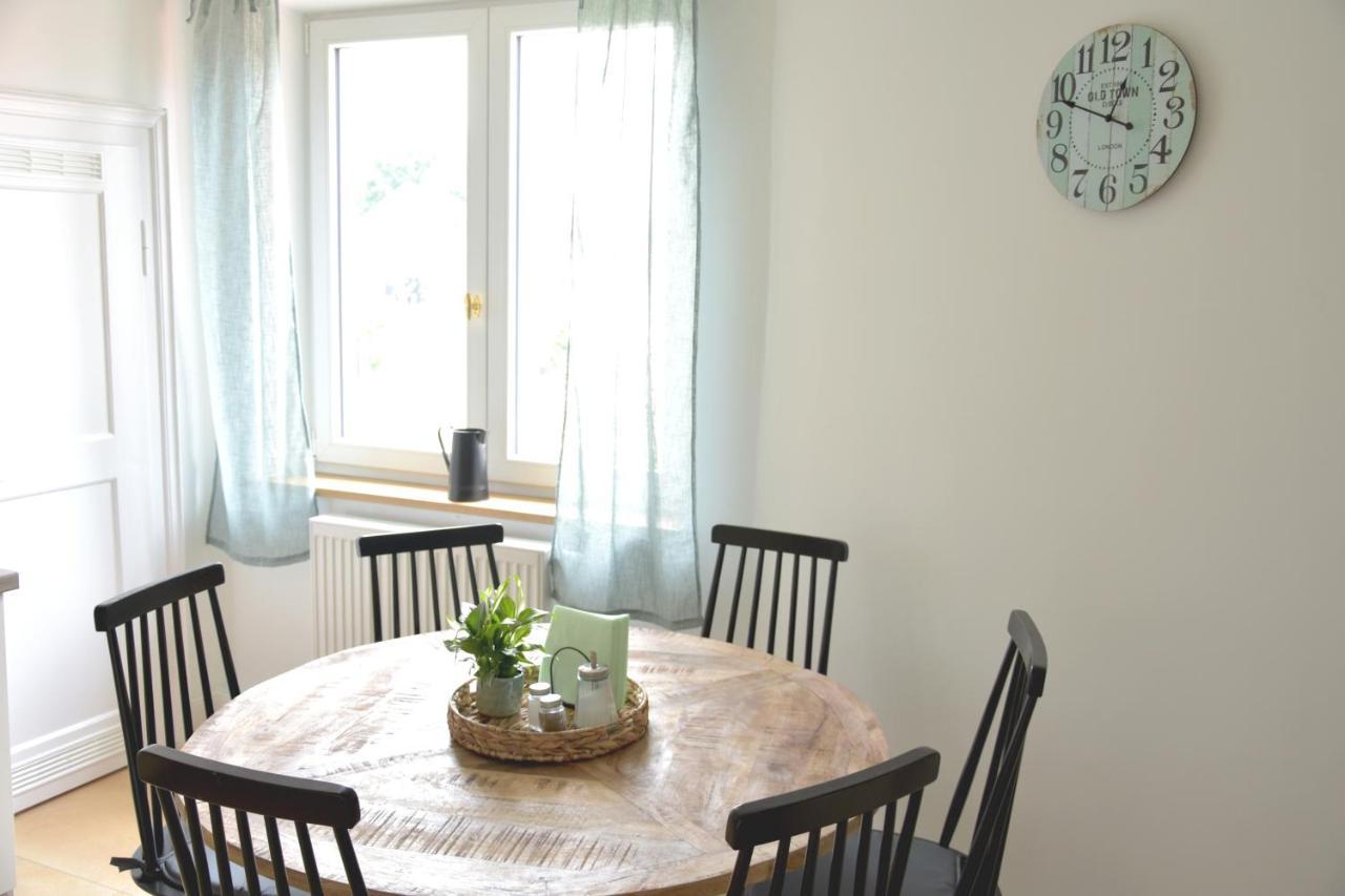 White Midsommar - Stilvolle Wohnung, 3 Schlafzimmer, Wohnzimmer, Kueche ランツフート エクステリア 写真