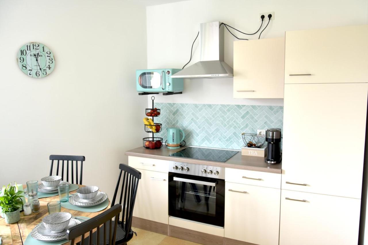 White Midsommar - Stilvolle Wohnung, 3 Schlafzimmer, Wohnzimmer, Kueche ランツフート エクステリア 写真