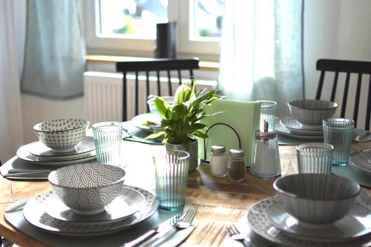White Midsommar - Stilvolle Wohnung, 3 Schlafzimmer, Wohnzimmer, Kueche ランツフート エクステリア 写真