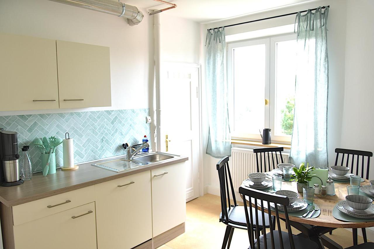 White Midsommar - Stilvolle Wohnung, 3 Schlafzimmer, Wohnzimmer, Kueche ランツフート エクステリア 写真
