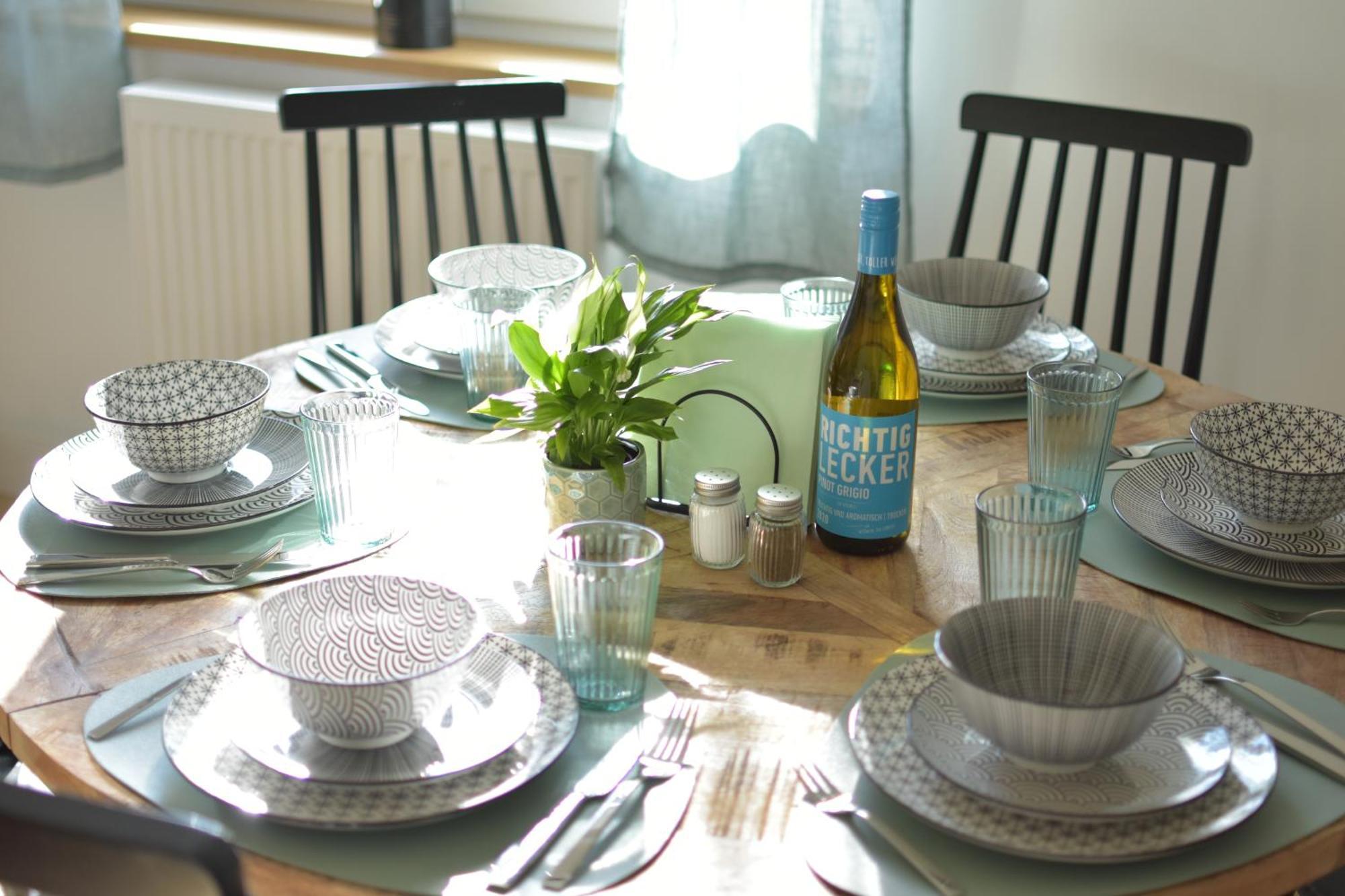 White Midsommar - Stilvolle Wohnung, 3 Schlafzimmer, Wohnzimmer, Kueche ランツフート エクステリア 写真